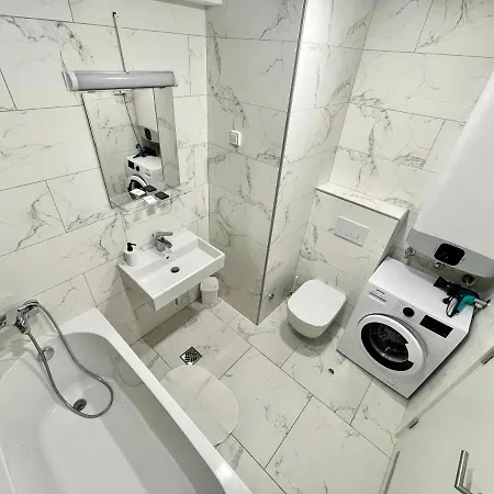 - Stan Na Dan Novi Beograd, Parking 5 Evra Dan Apartmán