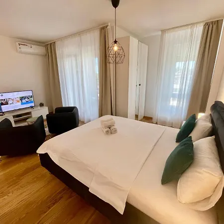 - Stan Na Dan Novi Beograd, Parking 5 Evra Dan *